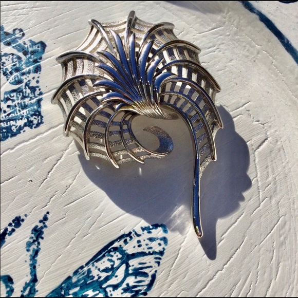 Vintage Monet Brooch - Picture 1 of 6